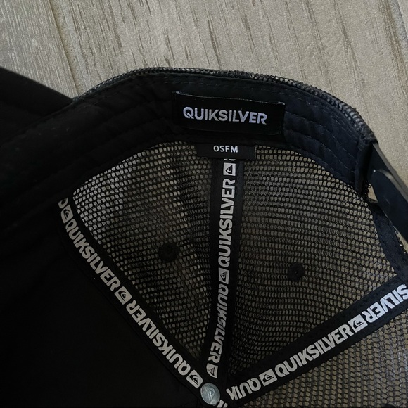 Quiksilver Black Snapback with White Logo - Picture 4 of 6